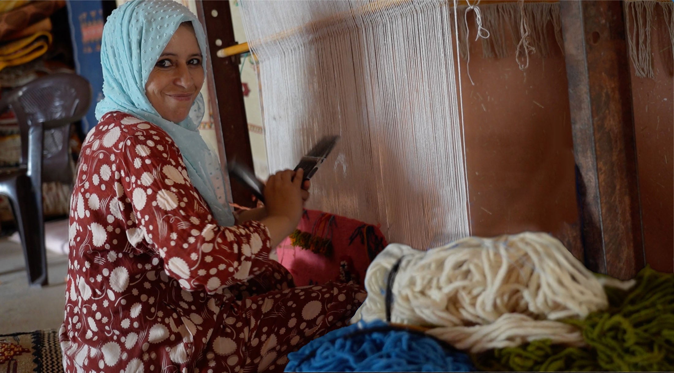 Amazigh Female Artisan Rug weaving